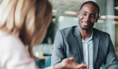 Customer service representative speaking with a client in a modern TP office.