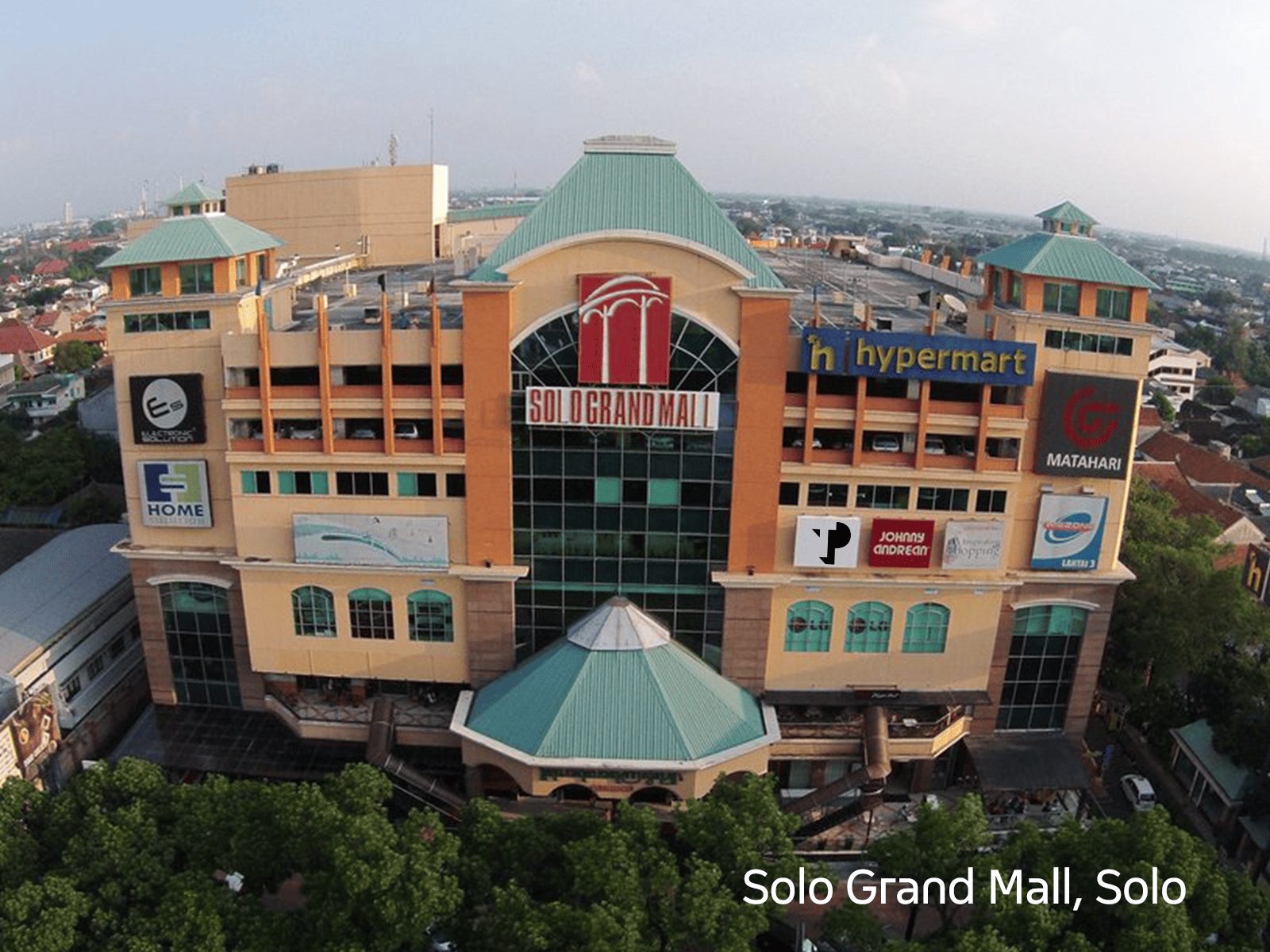 Exterior view of Solo Grand Mall.